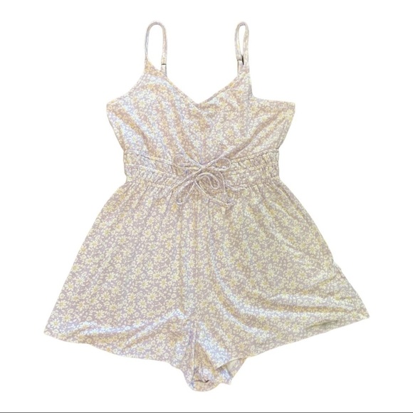 Hollister NWT Spaghetti Strap Cinched Waist Romper - Picture 4 of 11